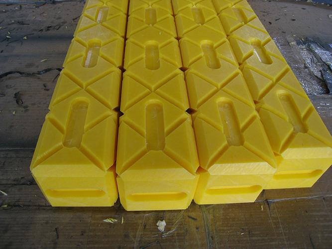 > 聚乙烯垫块 耐磨垫块 聚乙烯枕木在线定制 所属行业:塑料塑料制品工